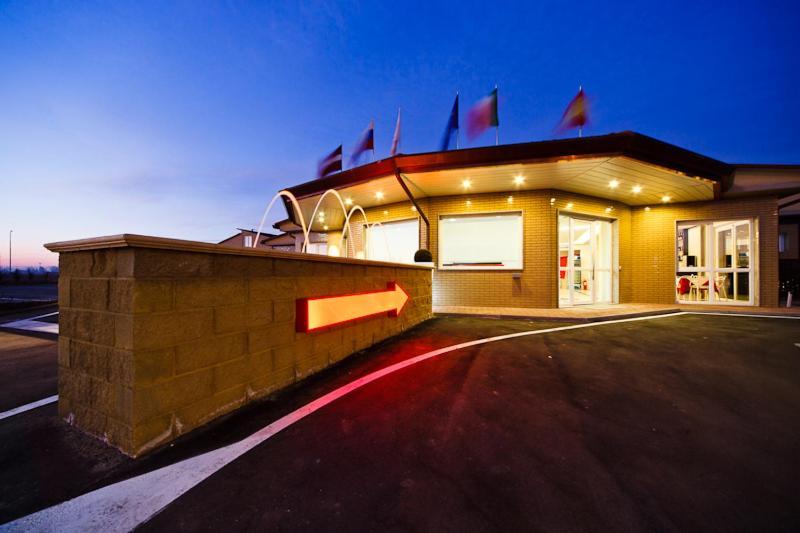 Castelnuovo Scrivia Motel Autosole Vip מראה חיצוני תמונה